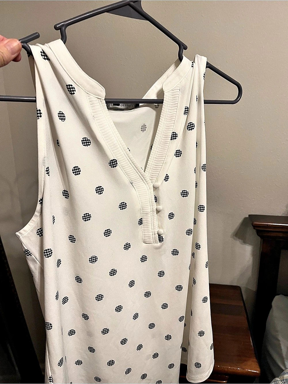 White House Black Market Sl Button Front Tank Polka Dot Blouse Size Medium